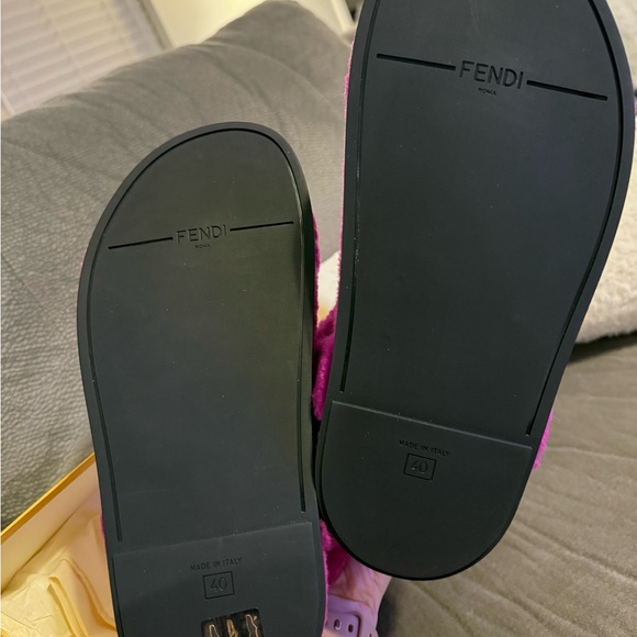 Fendi Shearling FF Fendi Feel Sandals Bouganville - Picture 3 of 10